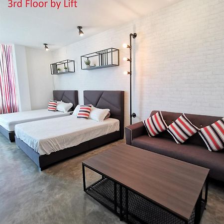 Mwv Family Suite Room Muar Eksteriør billede